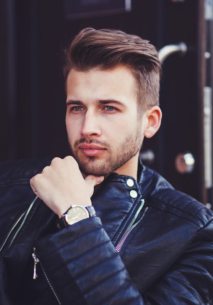 นายแบบฝรั่งชายไว้ทรงผม side swept undercut