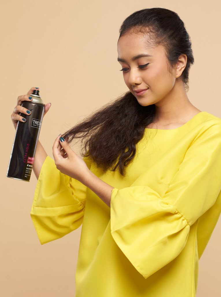 ขั้นตอนถักเปียกลับด้านInverted braidแบบง่ายฉีดสเปรย์