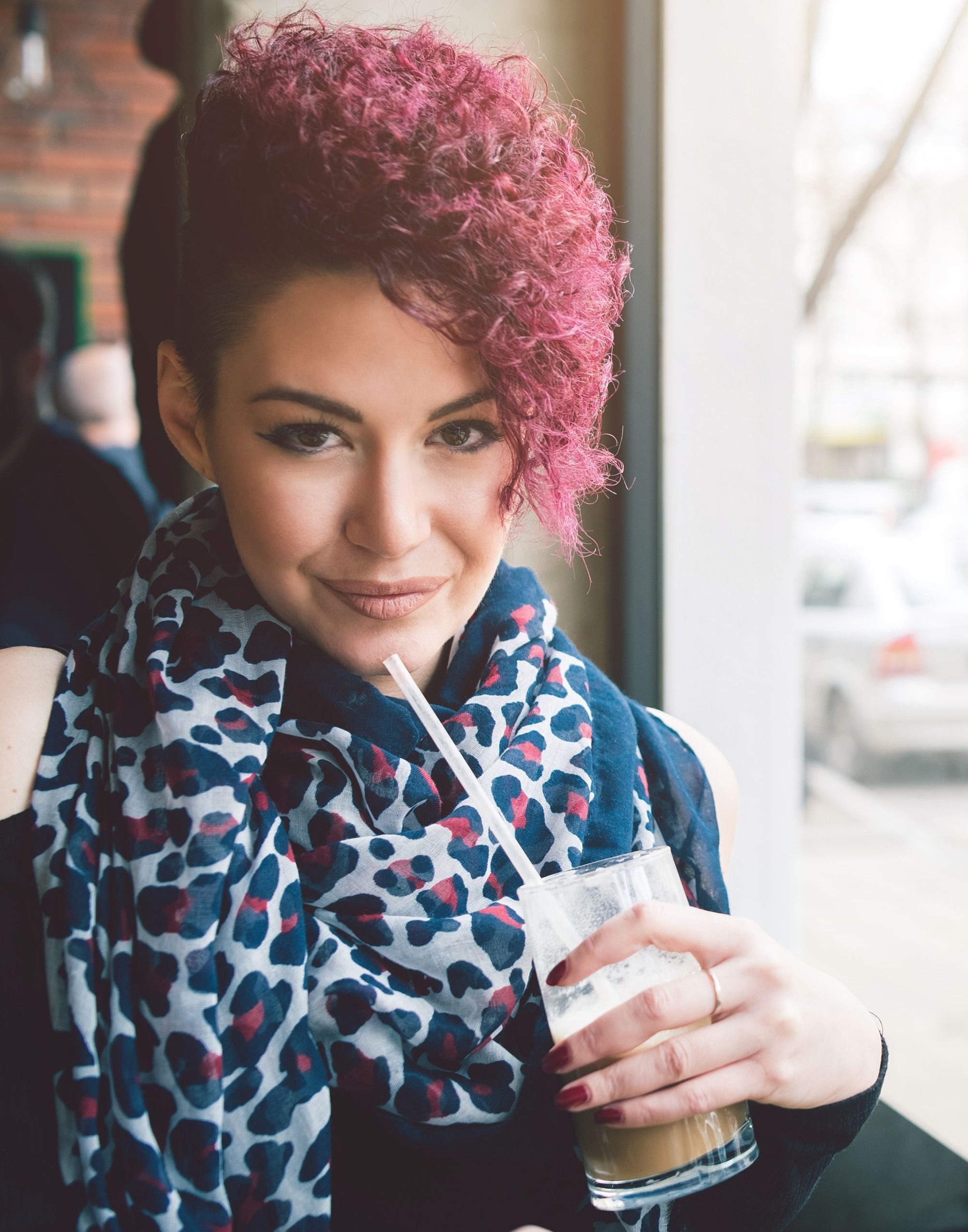 สีเชอร์รีเข้ม (Credit: Shutterstock)