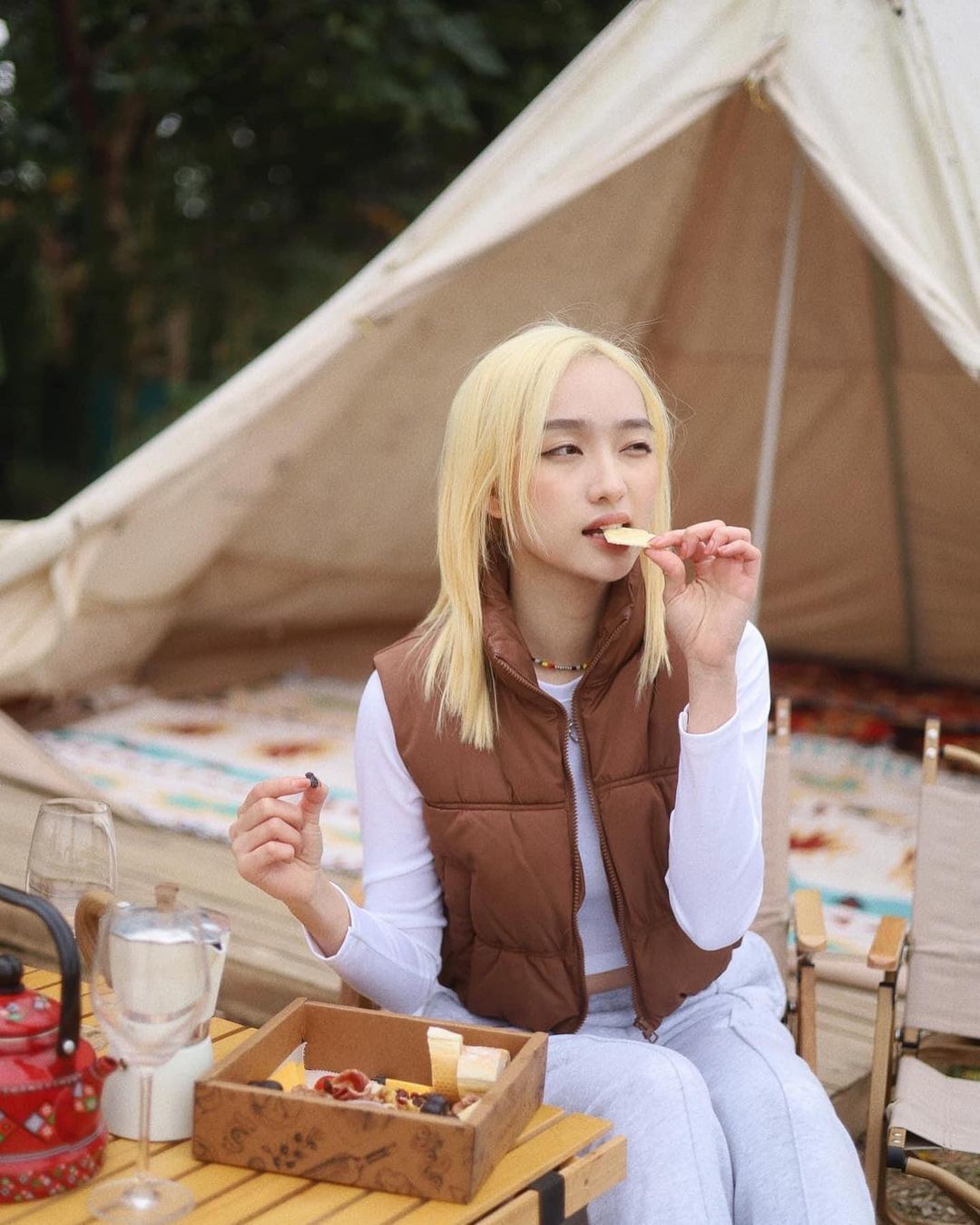 สีเหลืองอ่อน หรือสีเหลืองพาสเทล(credit:Instagram/@q.u.a.n.salon)