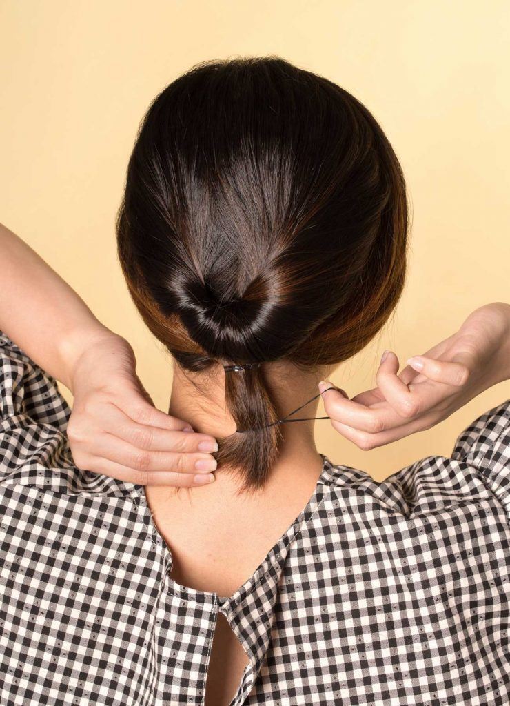 ผู้หญิงเอเชีย ผมสั้น สาธิตวิธีมัดผมสั้นน่ารักๆ