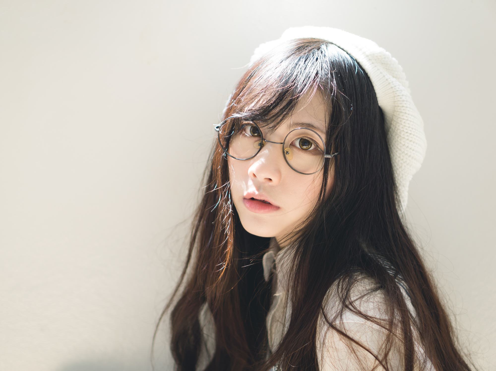 ปล่อยผมล้อมกรอบหน้า (Credit: Rex by Shutterstock)