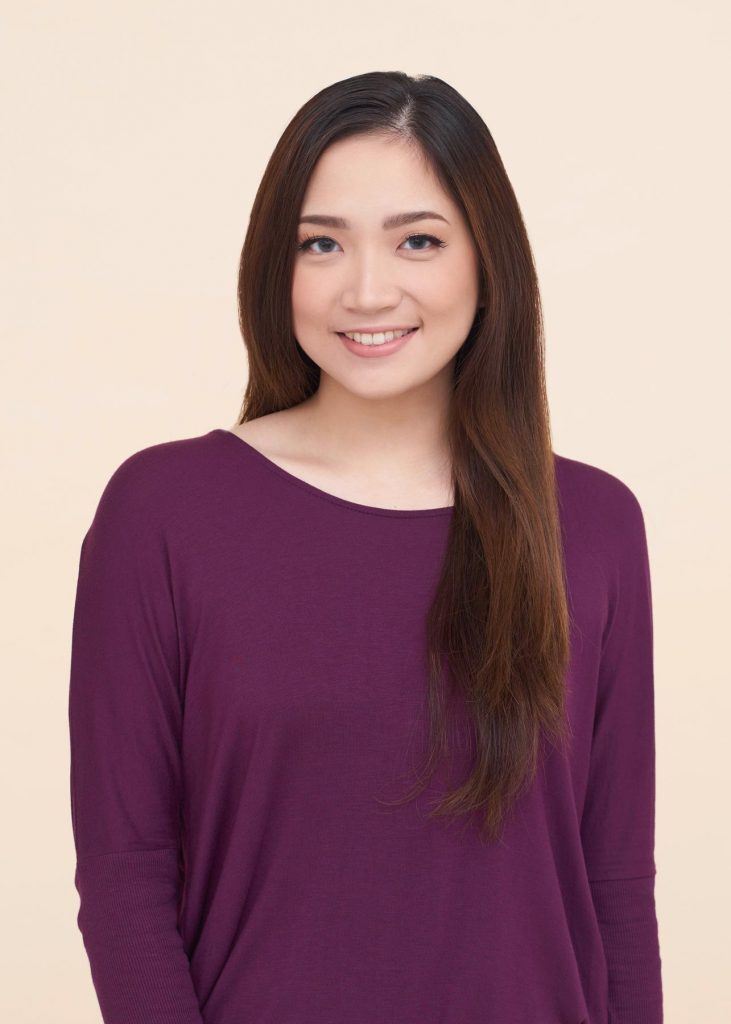 ผู้หญิงเอเชีย ผมยาว สาธิตวิธีทำ วิธีเกล้าผมเปีย