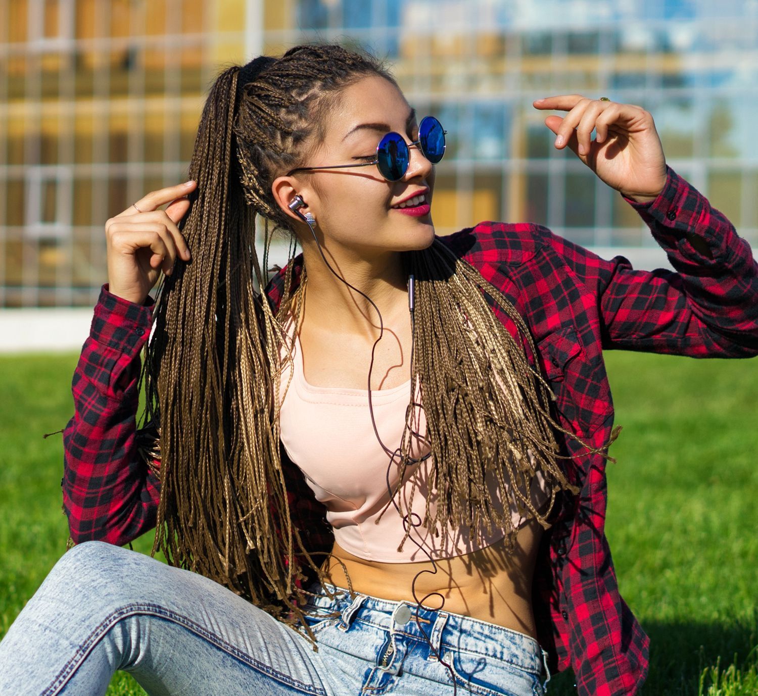 ถักโครเชต์แล้วรวบเป็นหางม้า (Credit : Shutterstock)