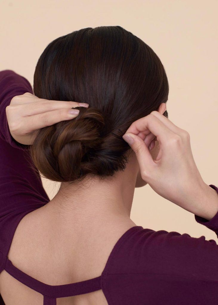 ผู้หญิงเอเชีย ผมยาว สาธิตวิธีทำ วิธีเกล้าผมเปีย