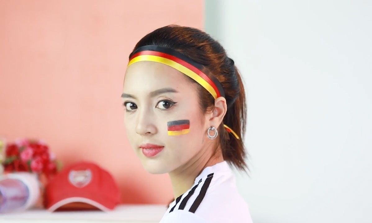 อินฟลูเอนเซอร์ไทย Chayaanit กับทรงผมเชียร์บอลโลกที่เสร็จแล้ว