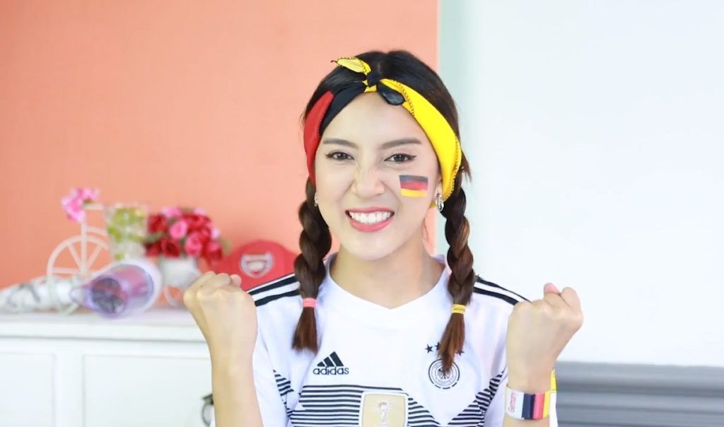 อินฟลูเอนเซอร์ไทย Chayaanit กับทรงผมเชียร์บอลโลกที่เสร็จแล้ว