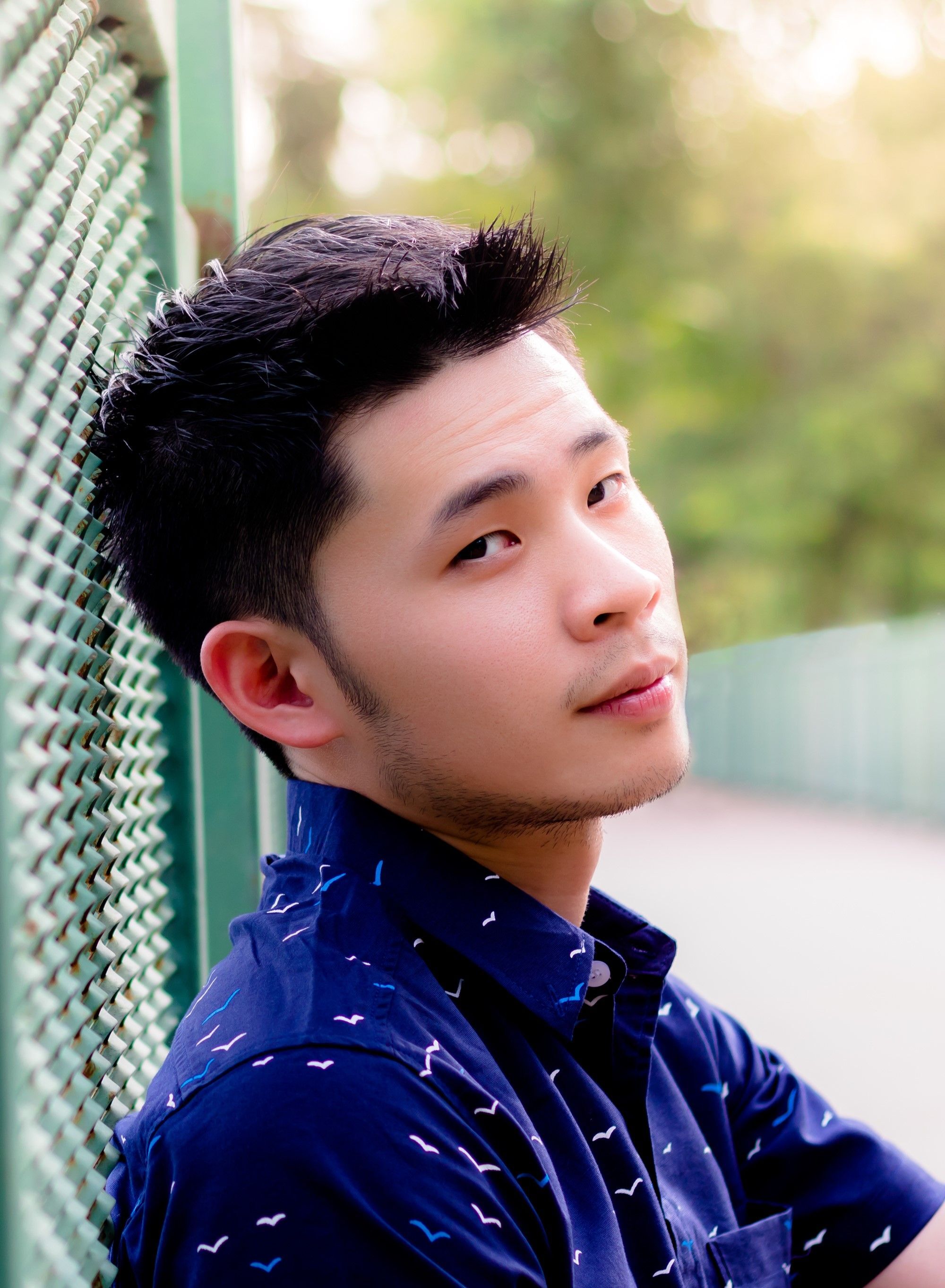 ผู้ชายผมสั้น เซ็ตด้านหน้าตั้งๆ