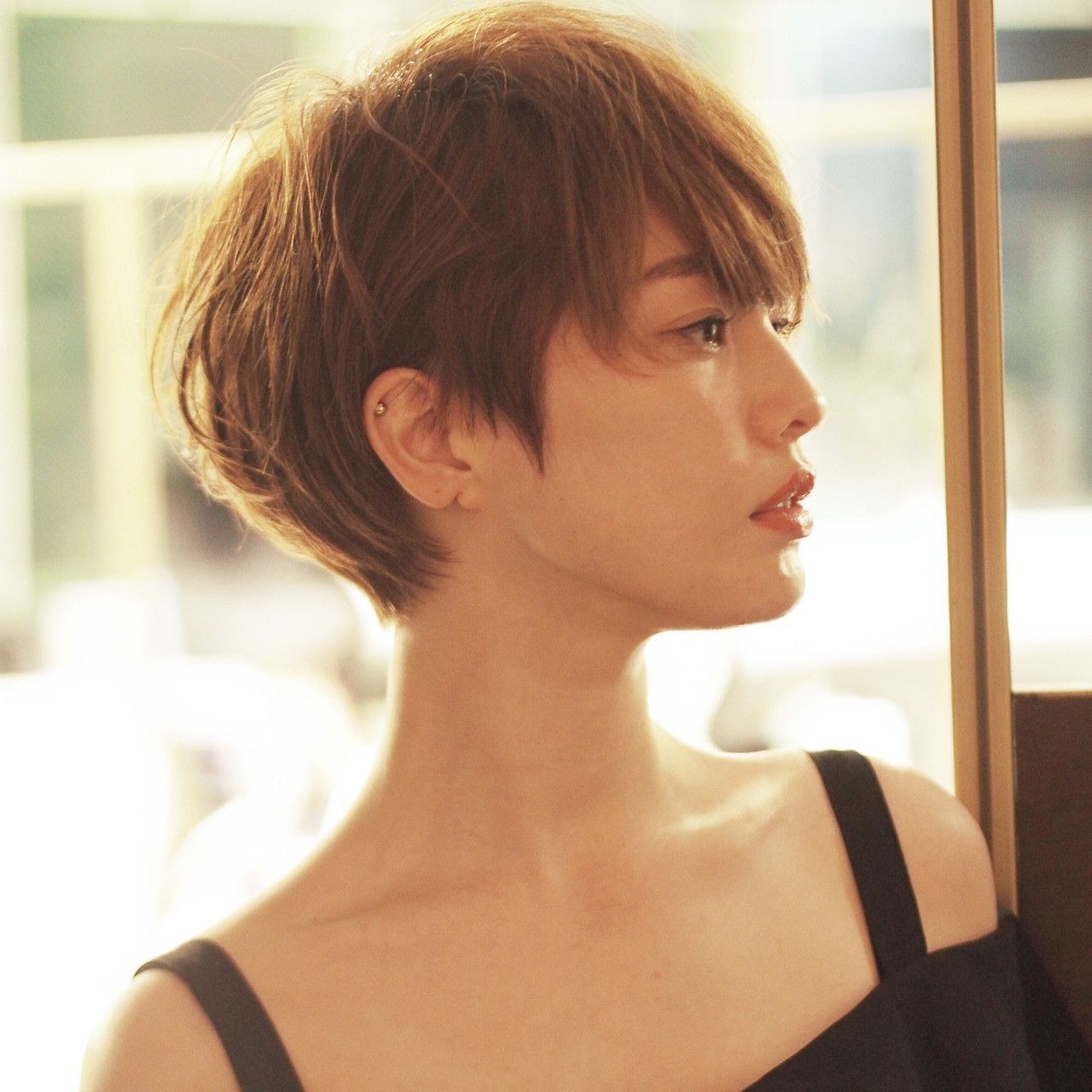 ผมซอยสั้นเปิดหู