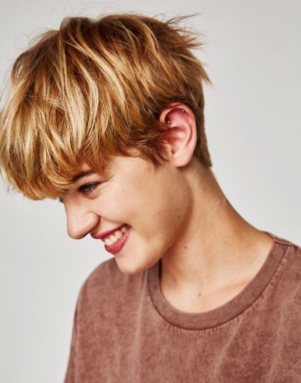 ผมซอยสั้นไถข้าง