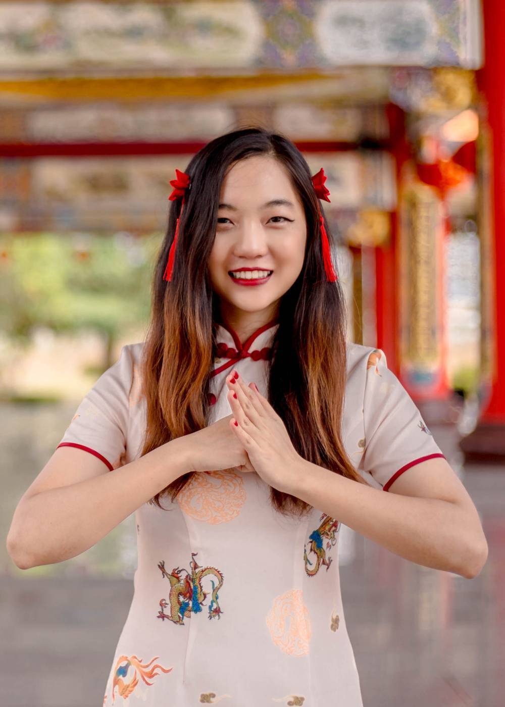 ผู้หญิงเอเชียผมยาว ทรงผมตรุษจีน