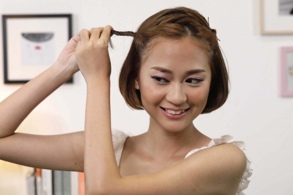 ผู้หญิงเอเชีย ผมสั้นสีน้ำตาลเข้ม ทำผม