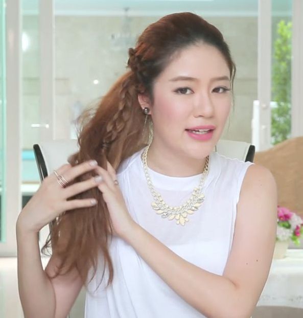 มัดหางม้าให้สวยเก๋ ด้วย Dutch Braid แบบยุ่งๆ (Credit: All Things Beauty Youtube)