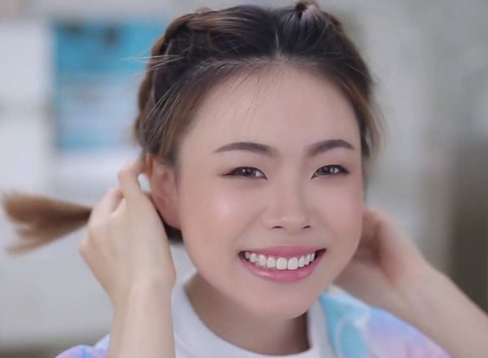 เปียนูนสองข้างสำหรับผมสั้น (Credit: All Things Beauty YouTube Thailand)