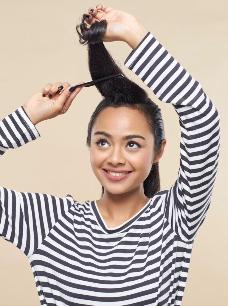 ผู้หญิง ม้วนผมด้านหน้า ทำผมวินเทจ คาดผ้าผูกผม