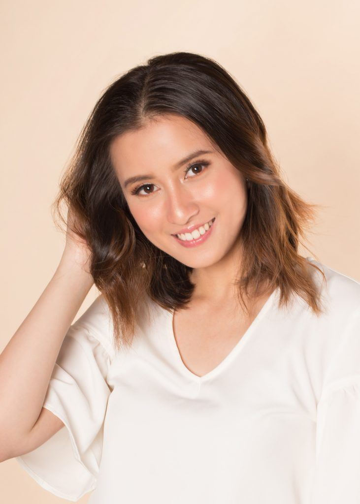 ผู้หญิง เอเชียกลาง ผมสั้นประบ่า 