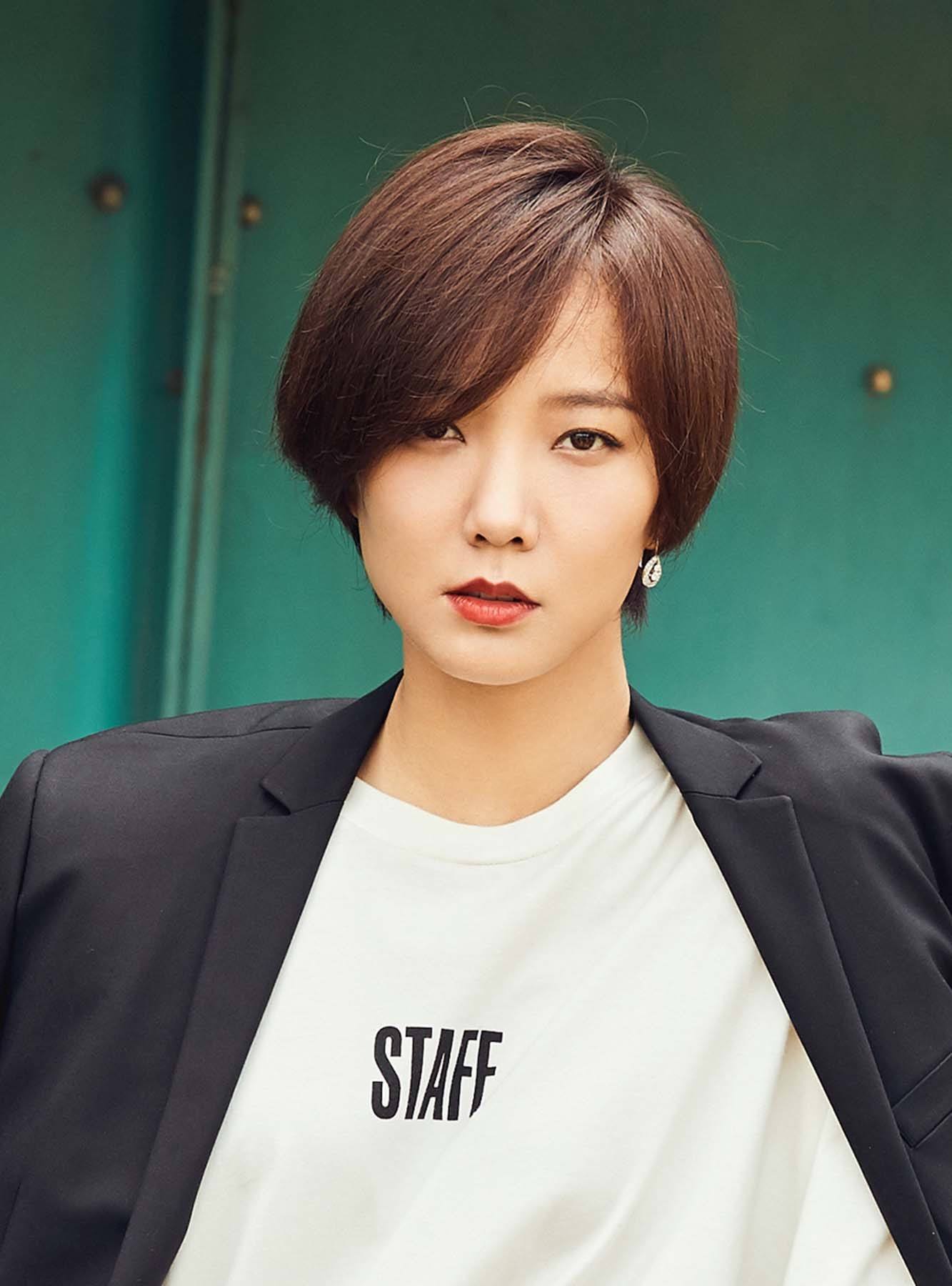 ผู้หญิงเอเชีย ผมสั้น ผมตรง ยืดผม