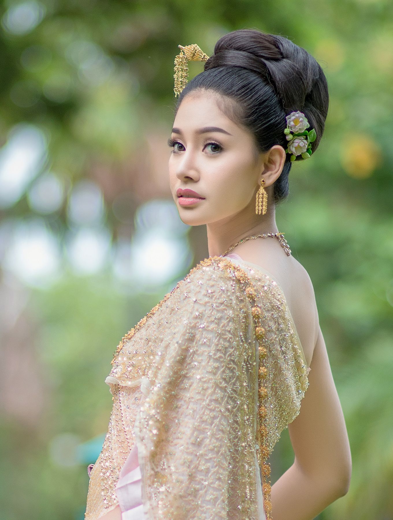 ทรงผมชุดไทยประยุกต์