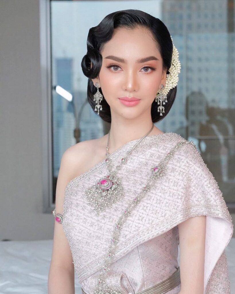 ทรงผมเจ้าสาวชุดไทย