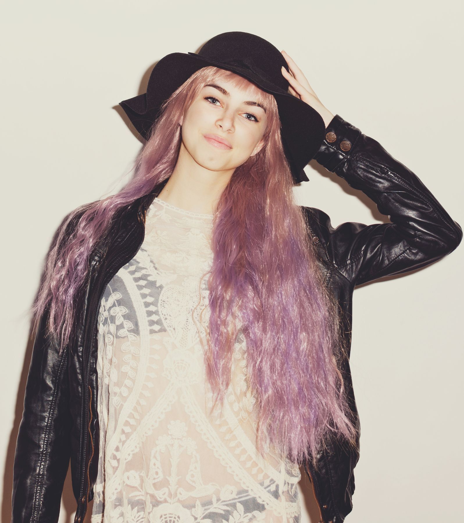 ย้อมผมสีอะไรดี? ให้สวยอินเทรนด์ ดูสไตล์ย้อมสีผมให้เข้ากับทุกลุคทุกสไตล์