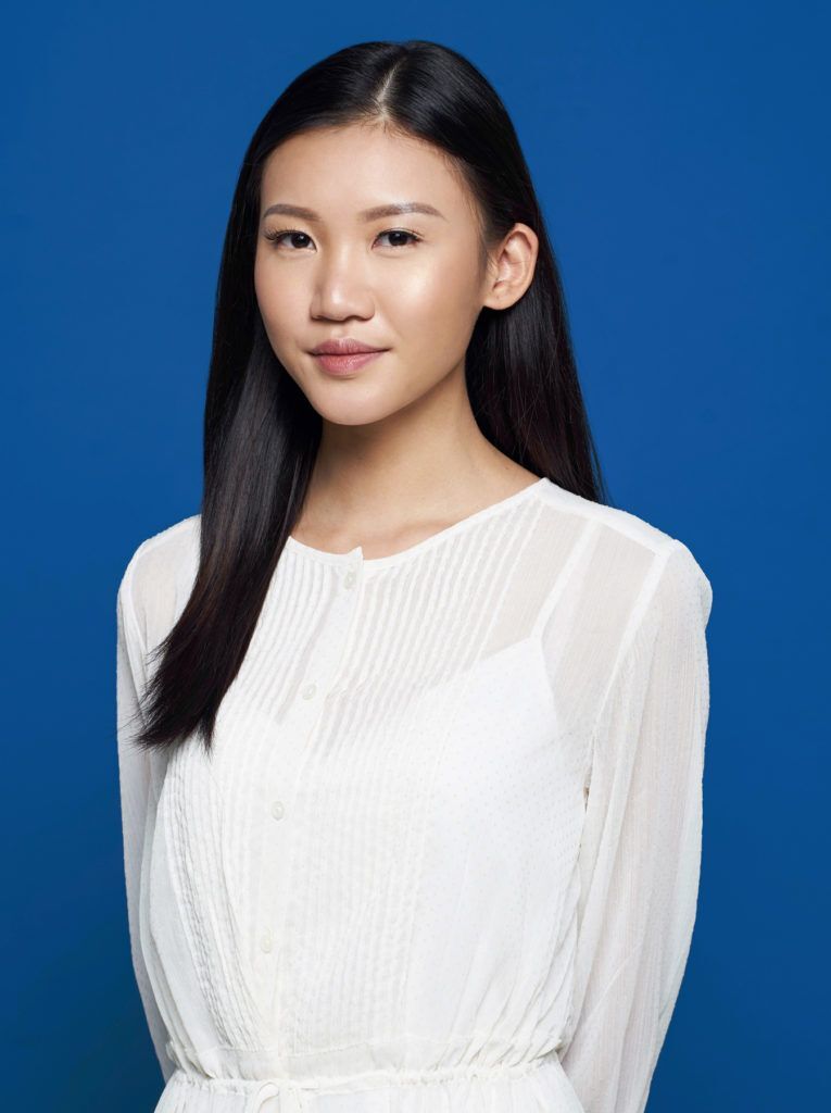 ผู้หญฺิงผมยาว ถักเปียมงกุฎ เปียรอบหัว เปียคาดหัว