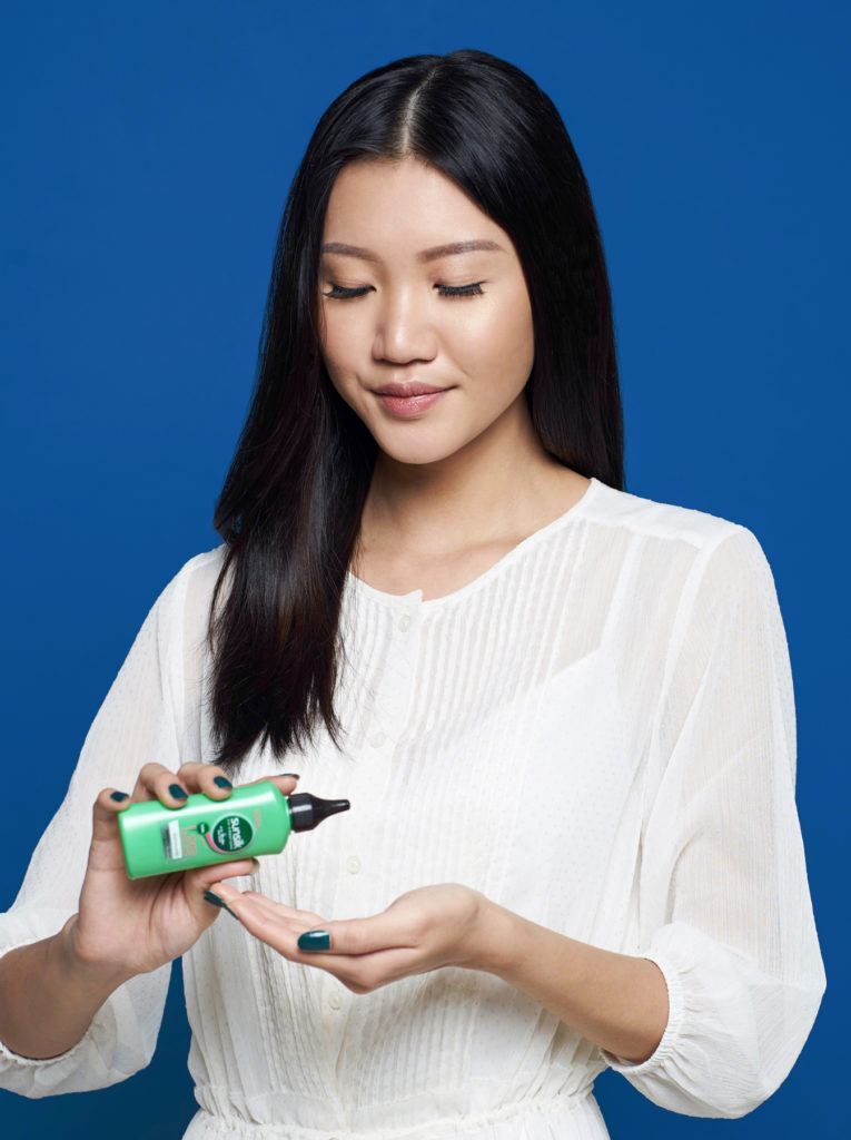 ผู้หญฺิงผมยาว ถักเปียมงกุฎ เปียรอบหัว เปียคาดหัว