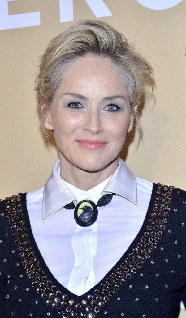 10 เทคนิค ทำผมลดอายุ กับ 43 ทรงผมผู้หญิงอายุ 50 ปี ดูสดใส อ่อนกว่าวัย