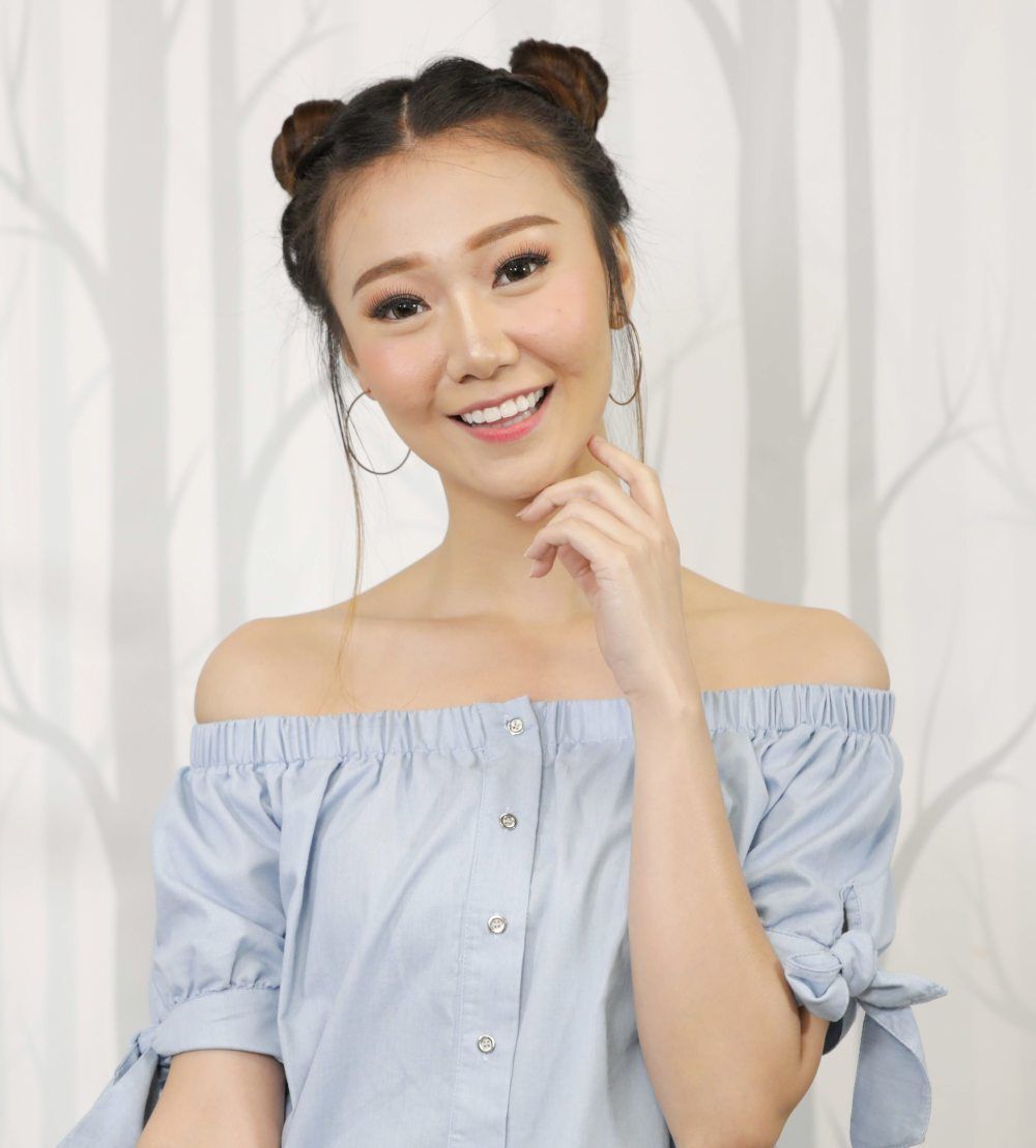 สเปซบันและถักเปียด้านหน้า (Credit: Dennie Ramon)