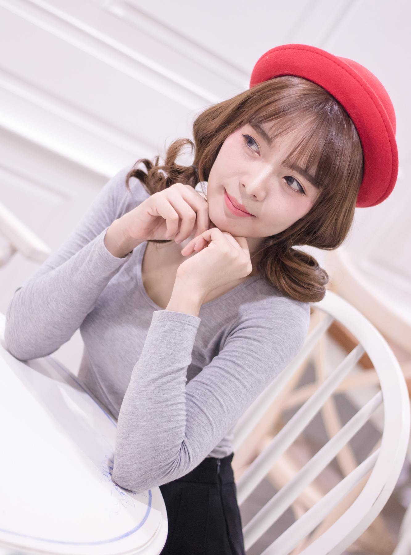 หน้าม้าตรง กับผมแกละ (Credit: Rex by Shutterstock)