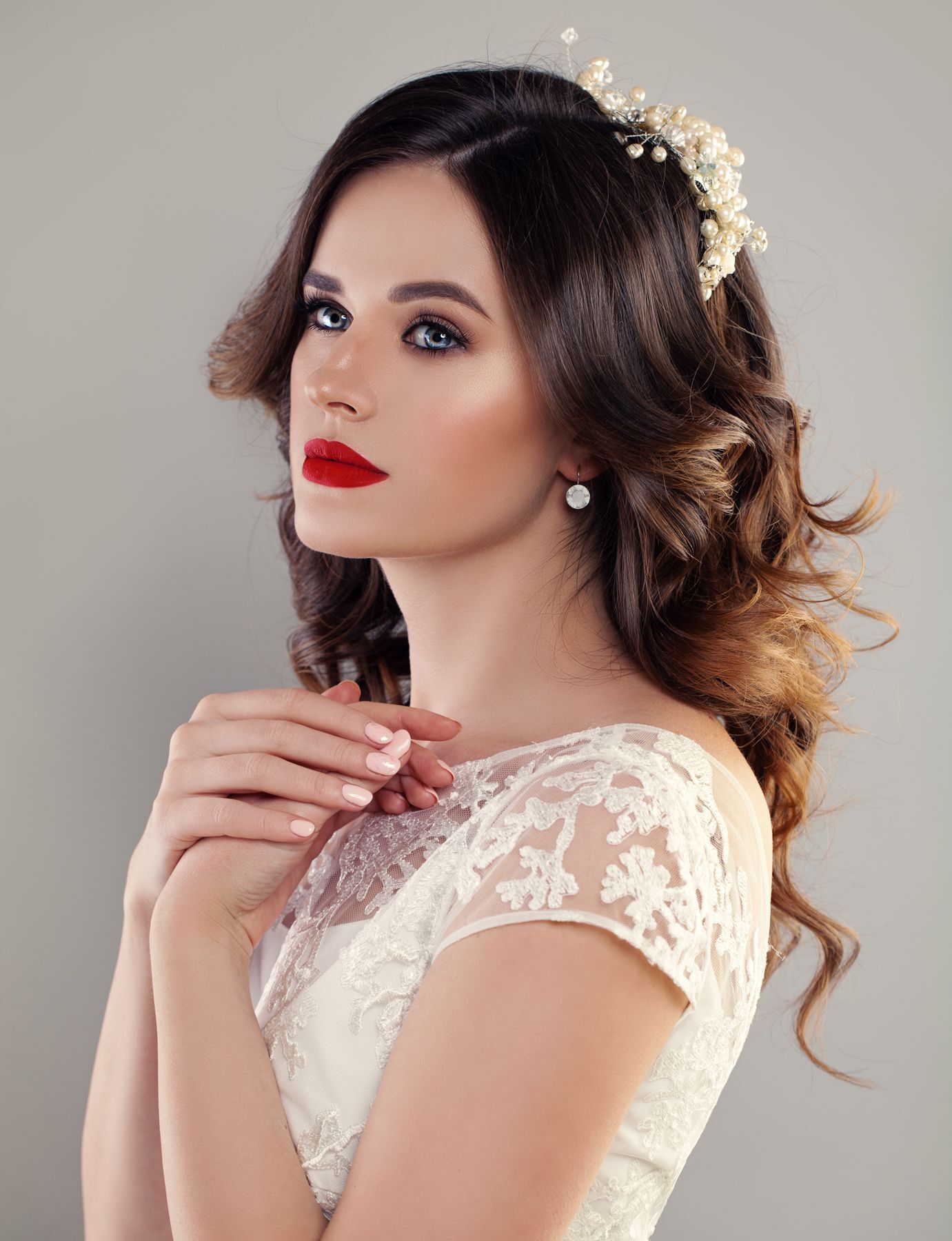 เจ้าสาวหน้าเหลี่ยมควรไว้ผมยาวเสียแต่เนิ่นๆ (Credit: Rex by Shutterstock)