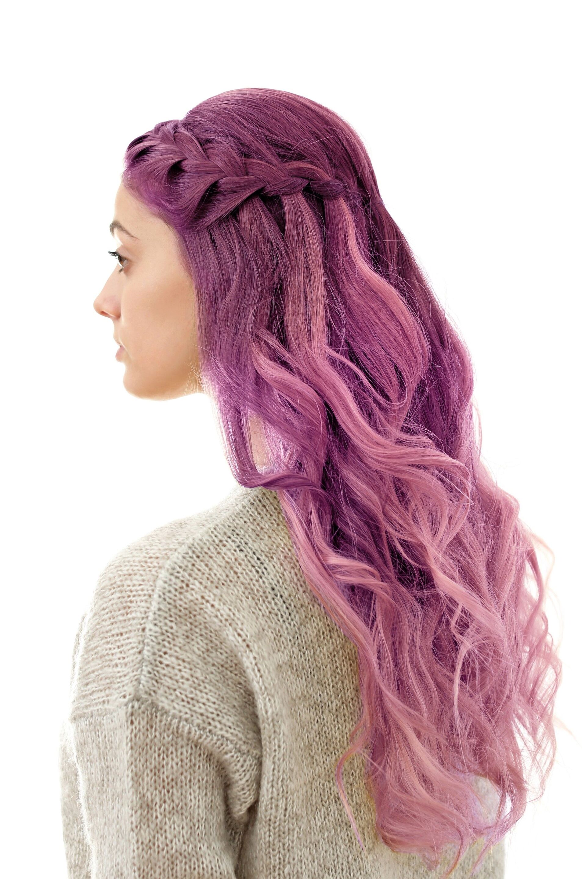 สีม่วงไลแลคเข้ม (Credit: Shutterstock)