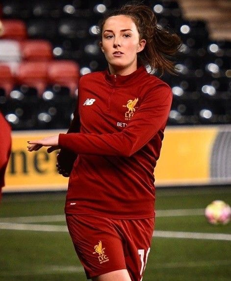 แคโรไลน์ เวียร์ Credit: instagram.com/carolineweir95/)