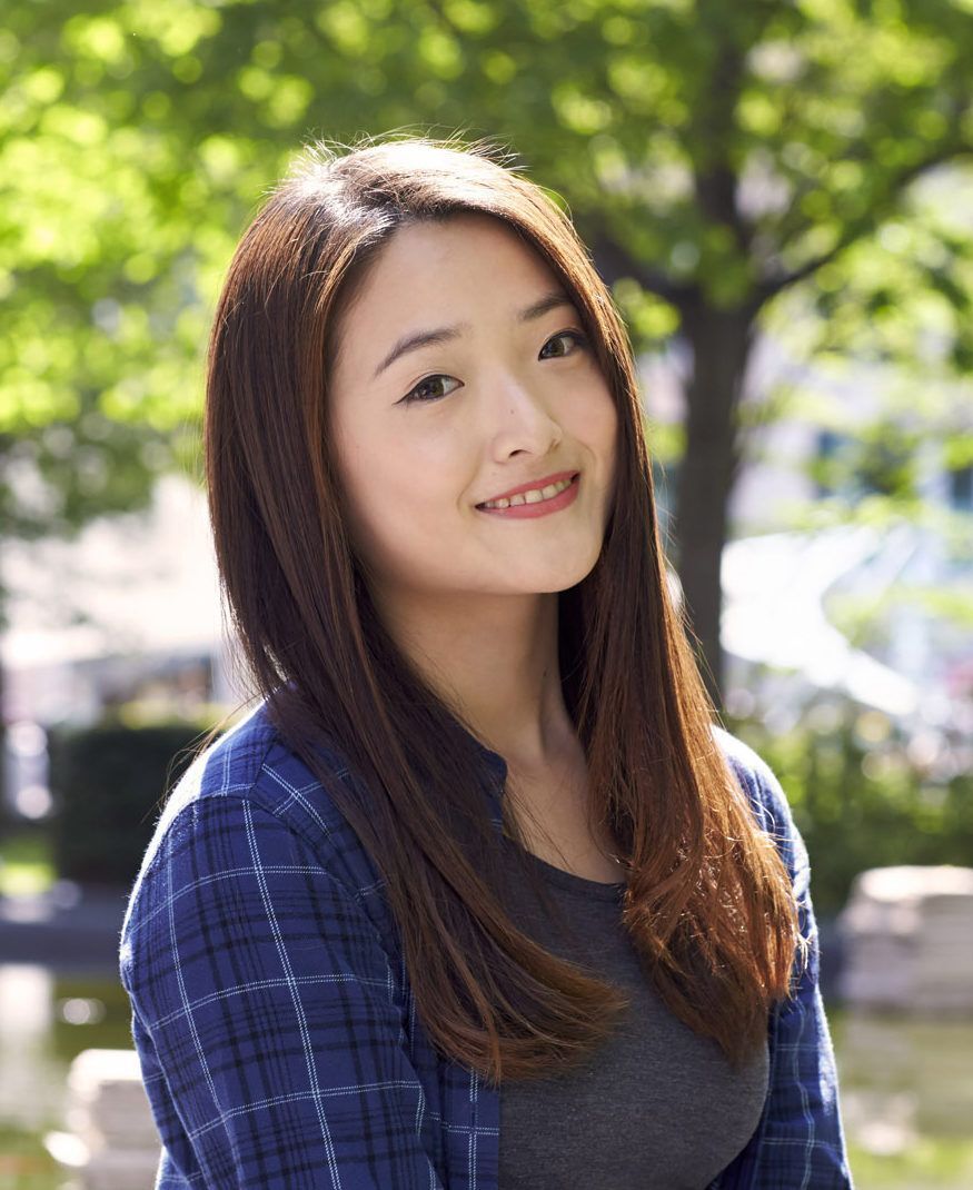 ผมสีน้ำตาลมีประกาย เทรนด์สีผมสุดฮิตที่คุณไม่ควรพลาด