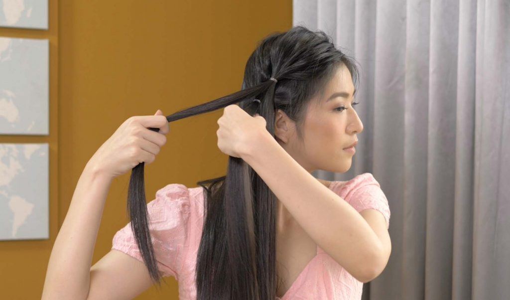 ผู้หญิงเอเชียไว้ผมยาว สีดำ กำลังถักเปีย เปียผมยาว