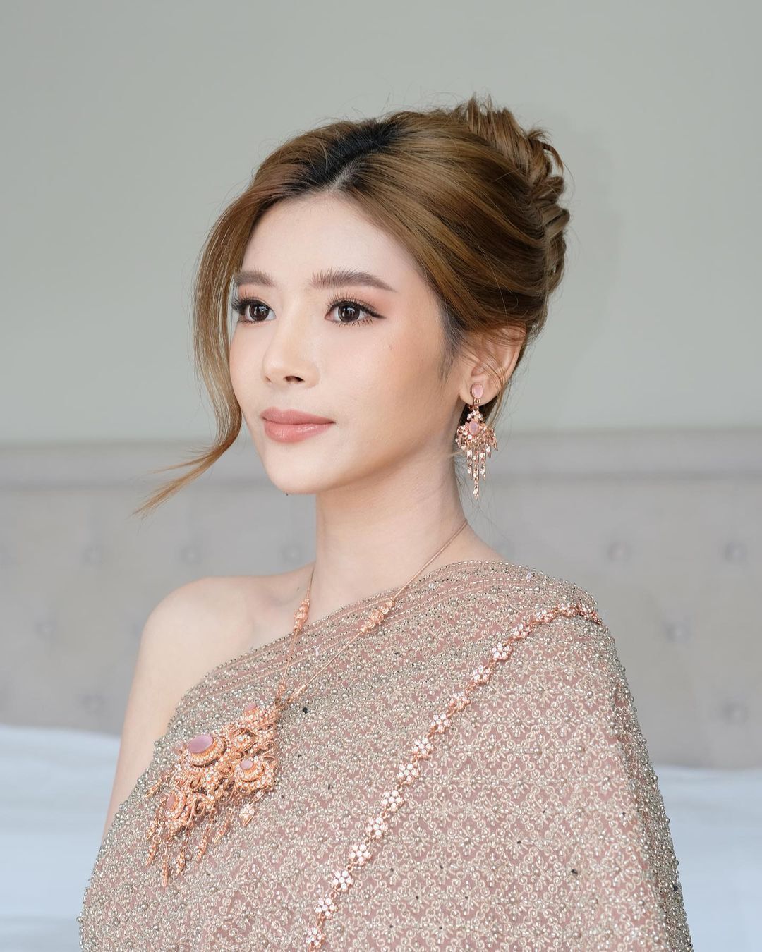 ทรงผมเจ้าสาวใบหน้ารูปหัวใจชุดไทยประะยุกต์