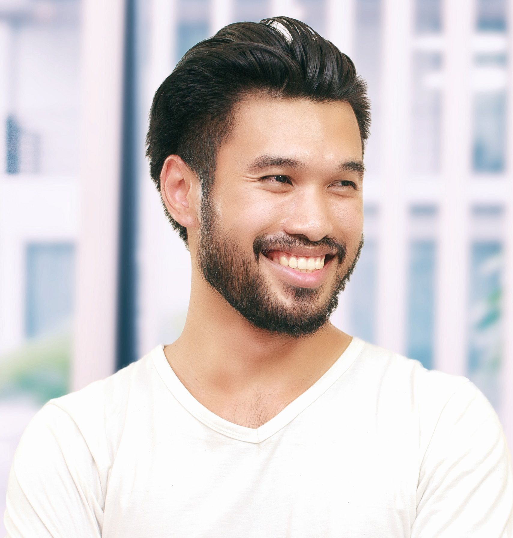 ทรงผมเซ็ตเสยธรรมชาติ (Credit : Shutterstock)