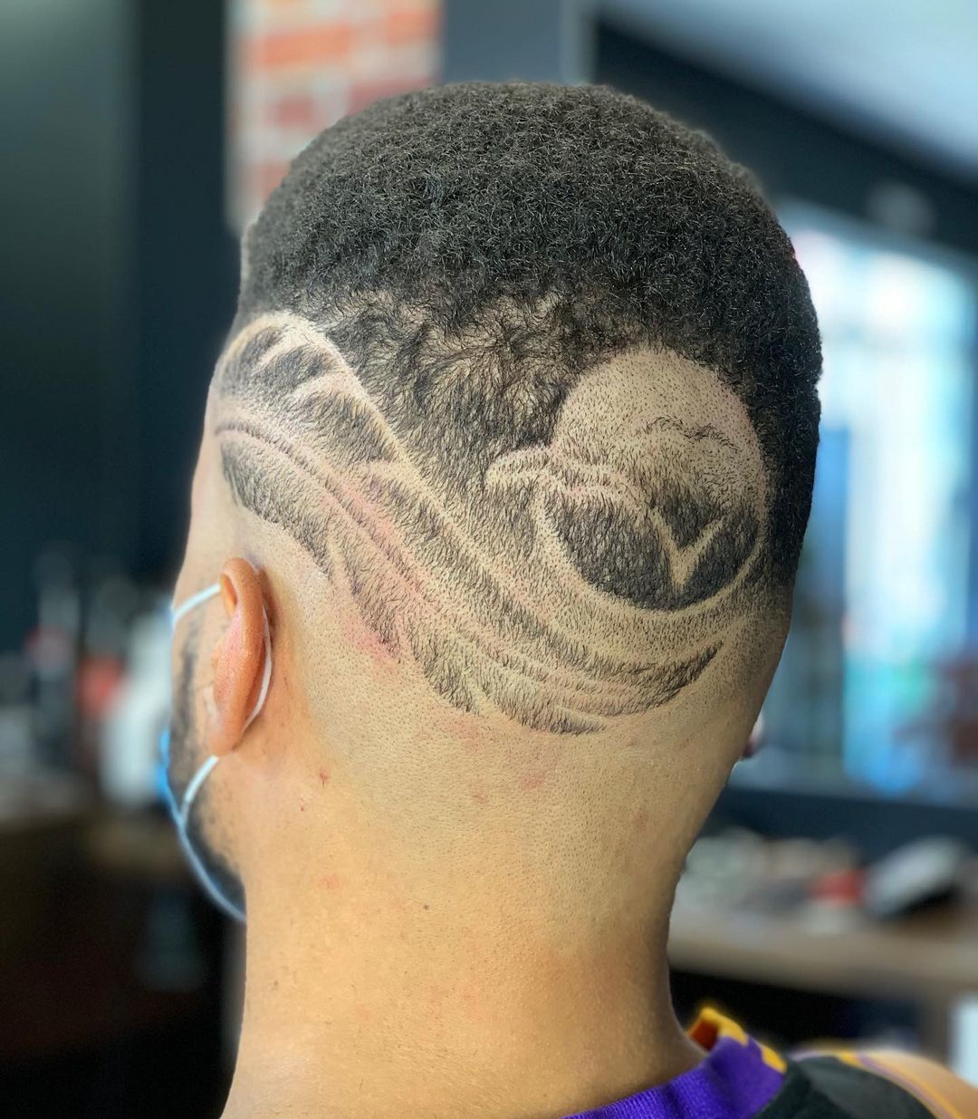 ผู้ชายฝรั่ง ตัดผมสั้น ทรงบัซคัต Buzz Cut ผมสีดำ