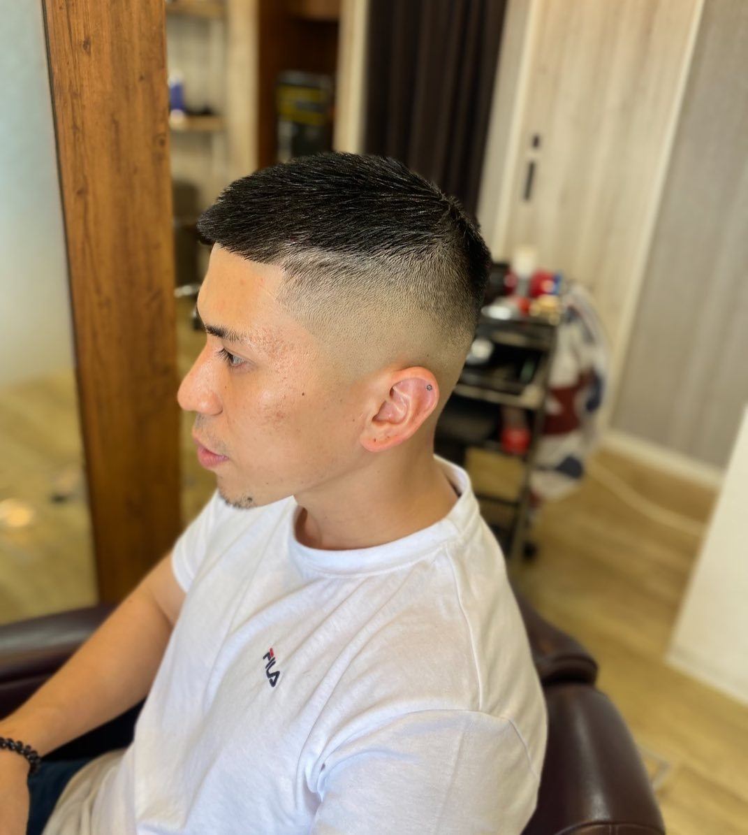 ผู้ชายเอเชีย ตัดผมสั้น ทรงบัซคัต Buzz Cut ผมสีดำ