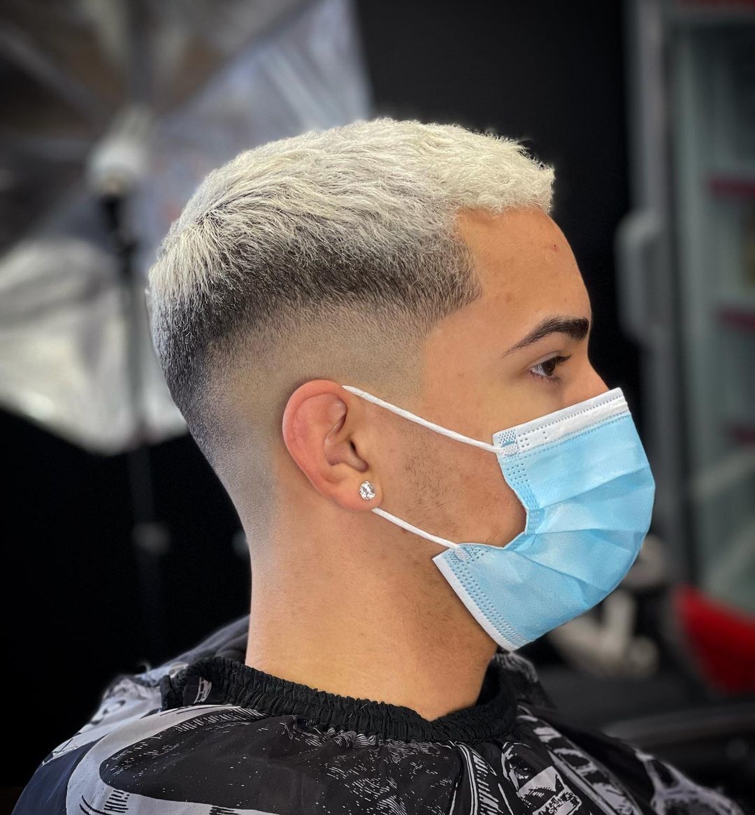 ผู้ชายฝรั่ง ตัดผมสั้น ทรงบัซคัต Buzz Cut ทำสีผม