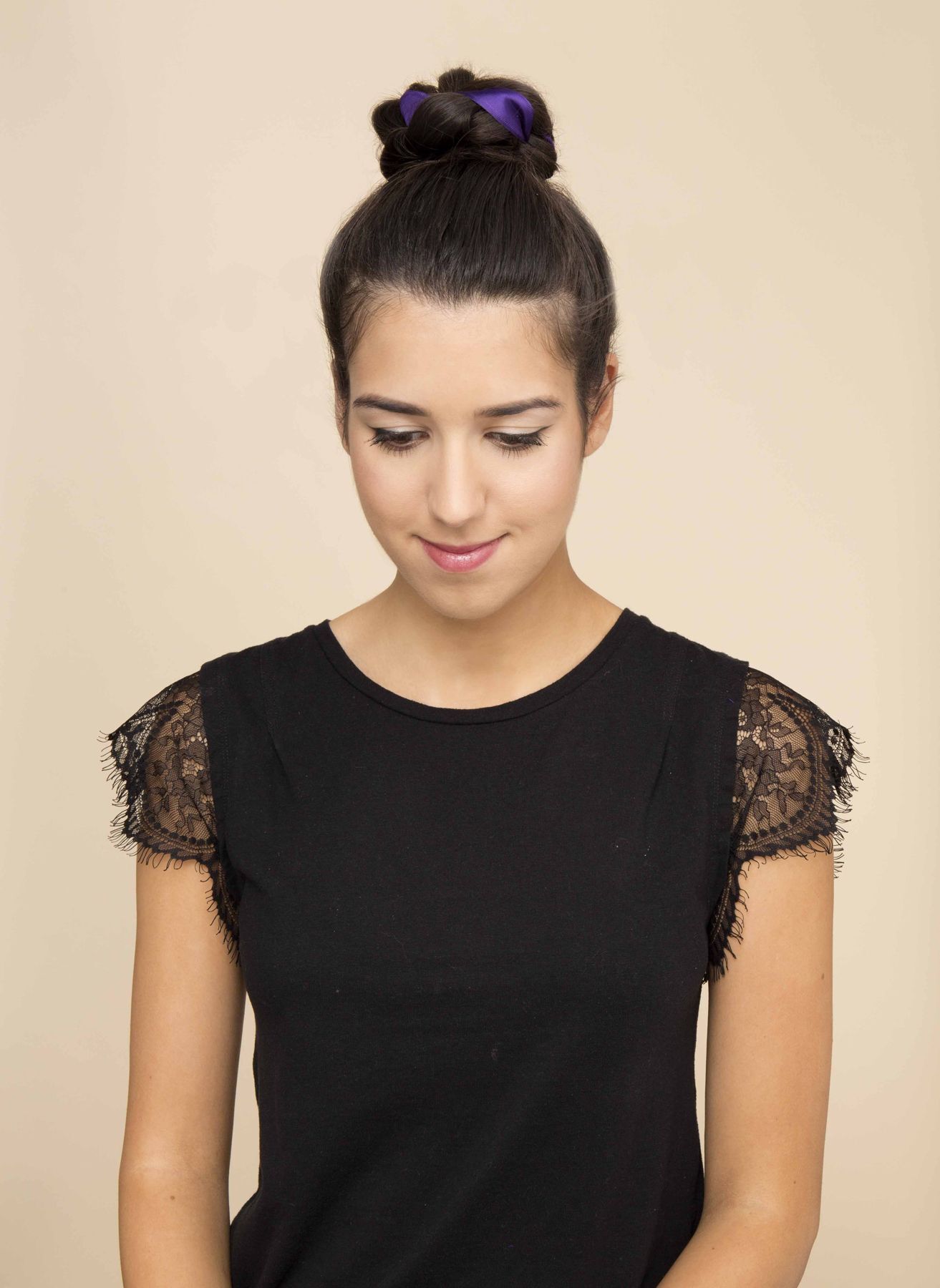 ไอเดียเกล้าผมมวยสูงแบบง่ายๆ แค่บิด มวย ม้วน ก็สวยชิคได้ไม่ซ้ำวัน