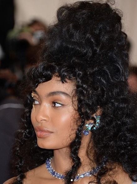 ผมหยิกตั้งสูงสง่าของ Yara Shahidi (Credit:  https://www.instagram.com/yarashahidi)