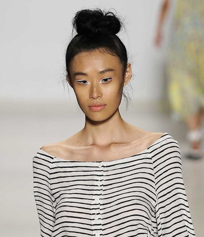 ไอเดียเกล้าผมมวยสูงแบบง่ายๆ แค่บิด มวย ม้วน ก็สวยชิคได้ไม่ซ้ำวัน