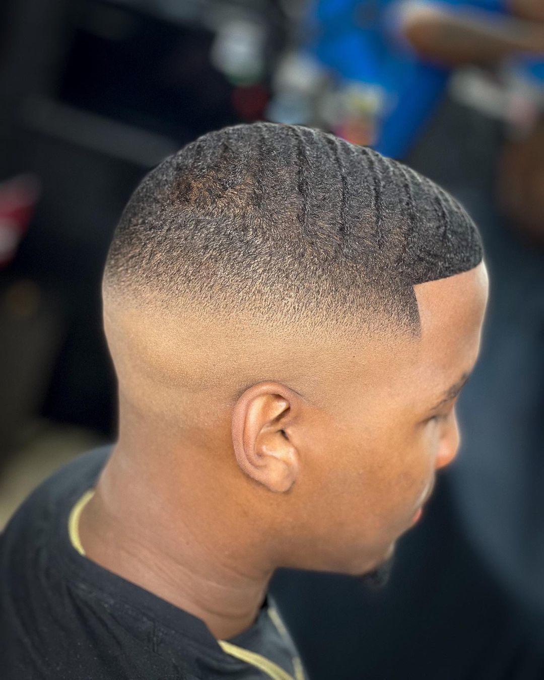 ผู้ชายฝรั่ง ตัดผมสั้น ทรงบัซคัต Buzz Cut ผมสีดำ