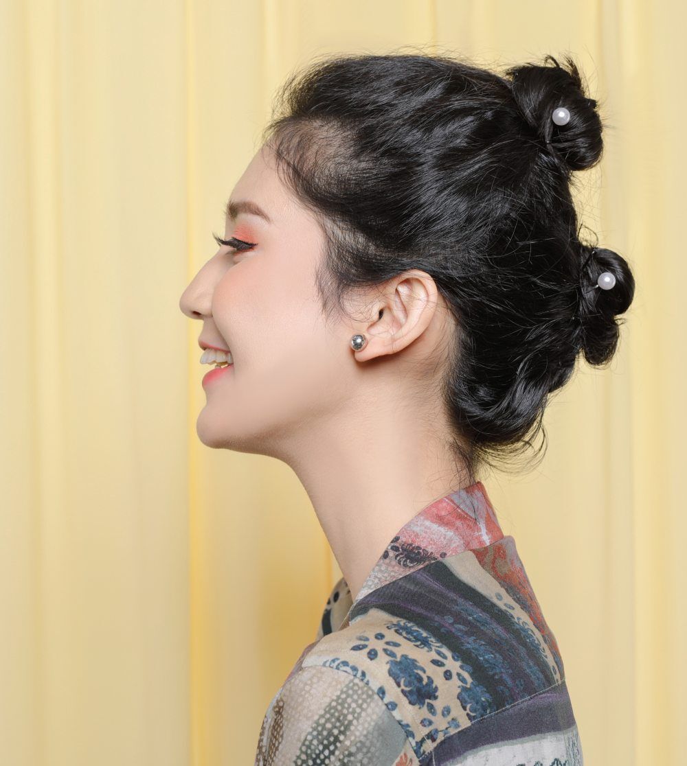 มัดจุกเก๋ๆ แบบดับเบิ้ลบัน (Credit: Dennie Ramon)