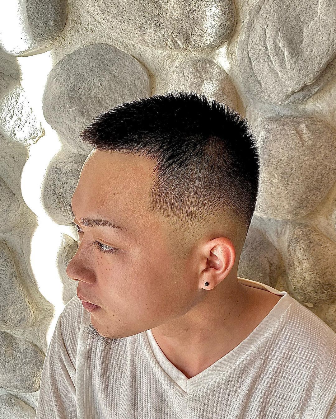 ผู้ชายเอเชีย ตัดผมสั้น ทรงบัซคัต Buzz Cut ผมสีดำ