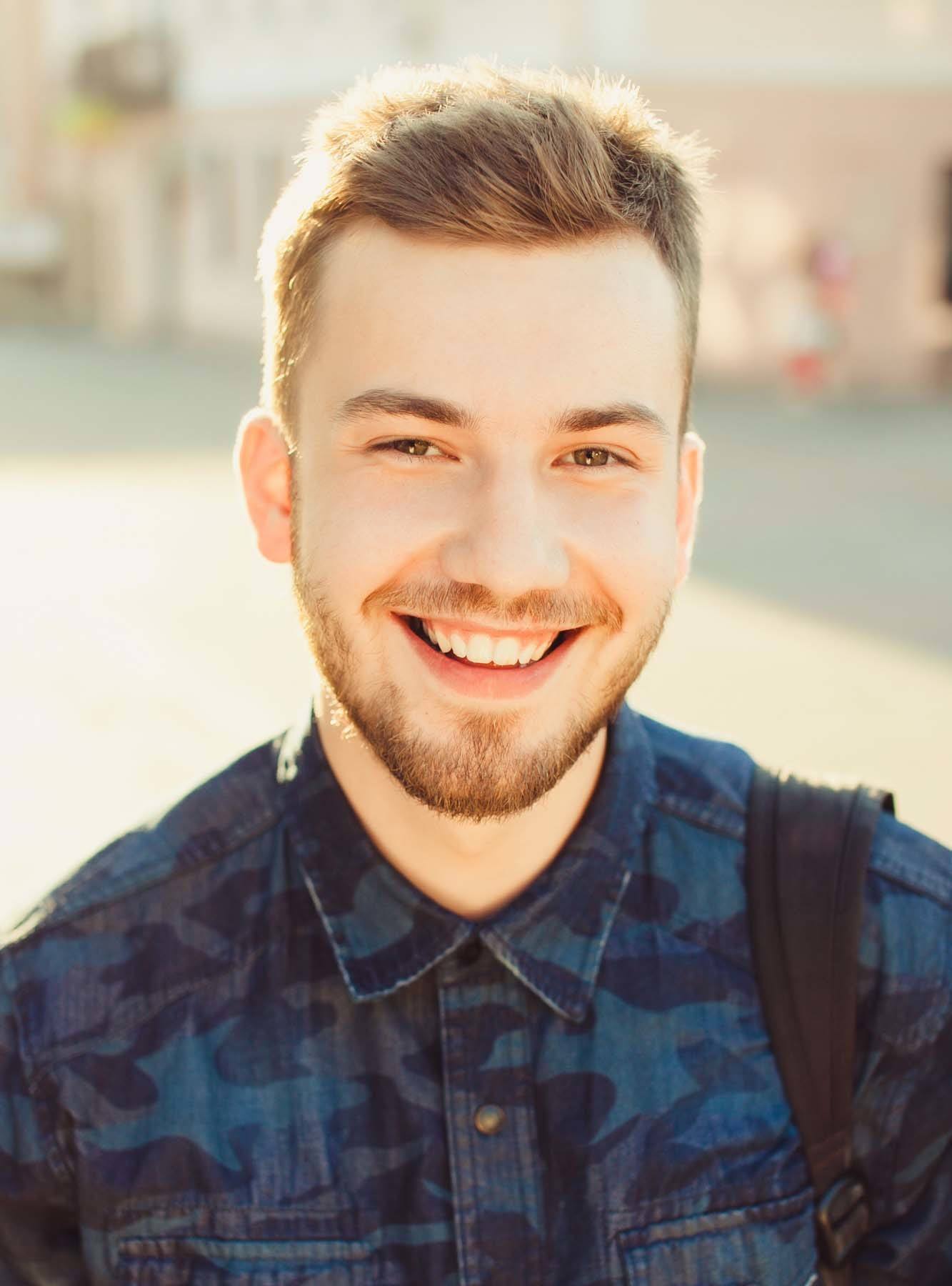 การไว้หนวดเครา ช่วยพรางเหนียงใต้คอได้ (Credit: Rex by Shutterstock)