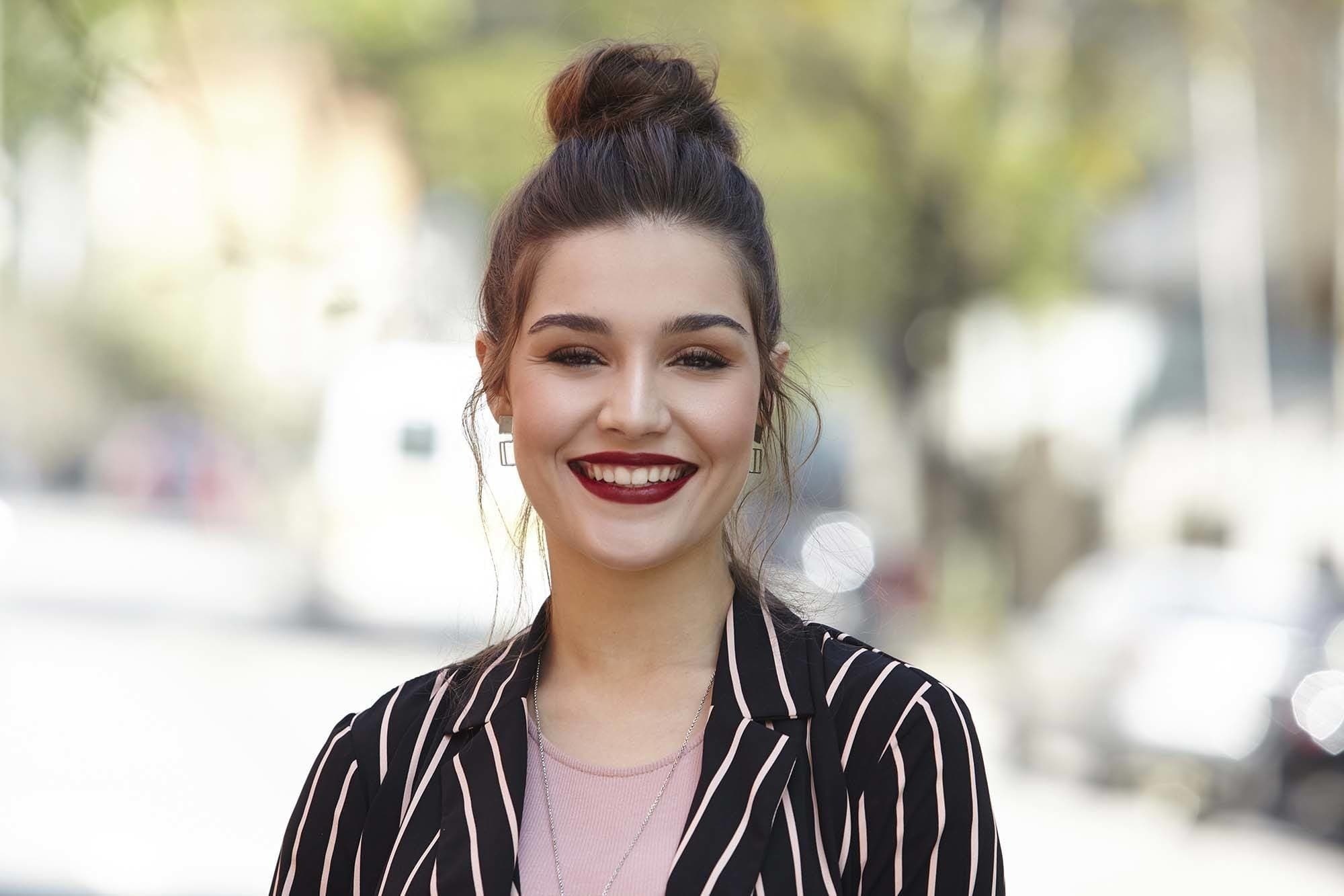 เกล้าผมมวยสูง