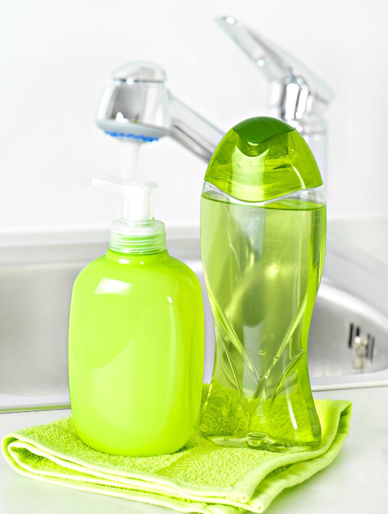 ขวดพลาสติก สีเขียว ใส่ น้ำยาล้างจาน