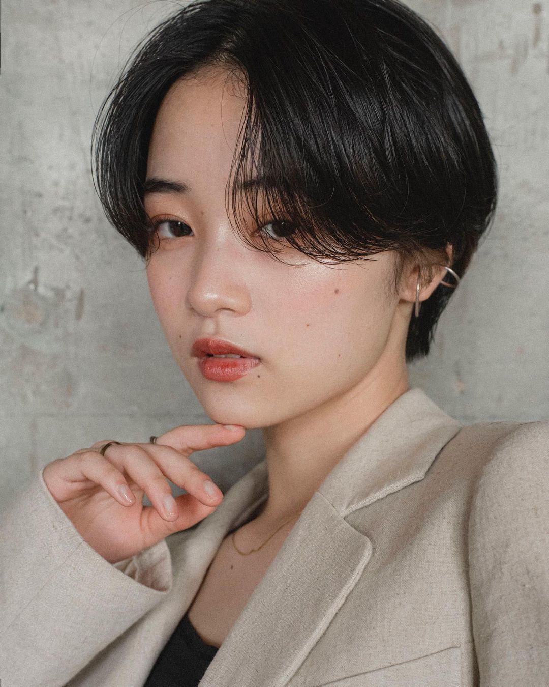 ผู้หญิงญี่ปุ่น ตัดผมสั้น ผมหน้าม้ายาว แสกกลาง