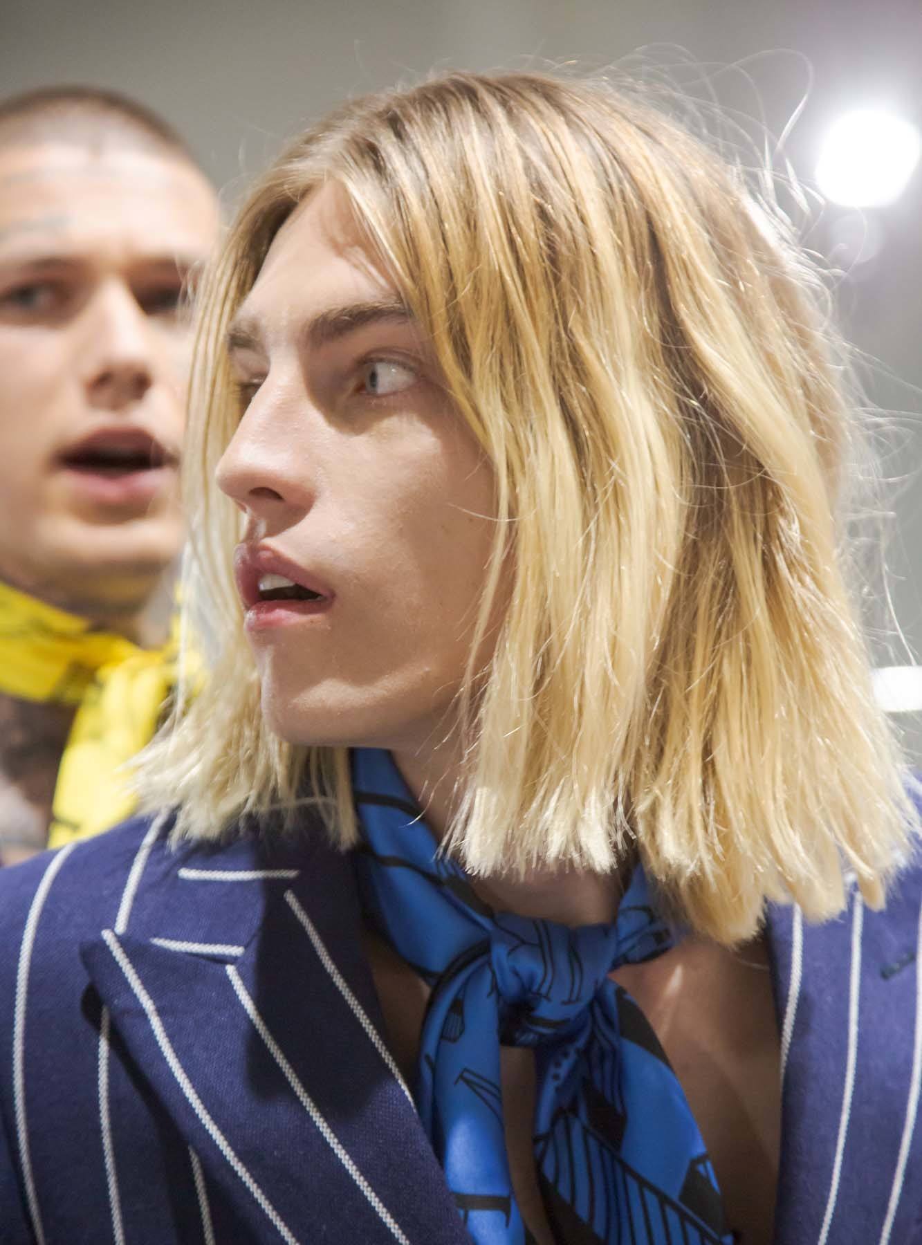 ผู้ชายผมยาว